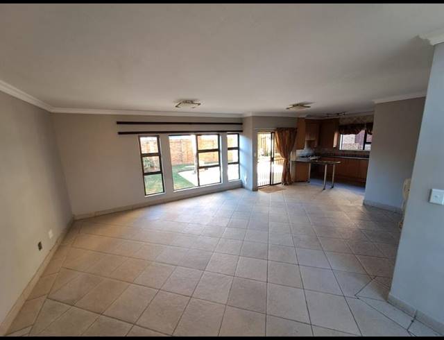 5 BEDROOM HOUSE FOR SALE IN AMBERFIELD VALLEY